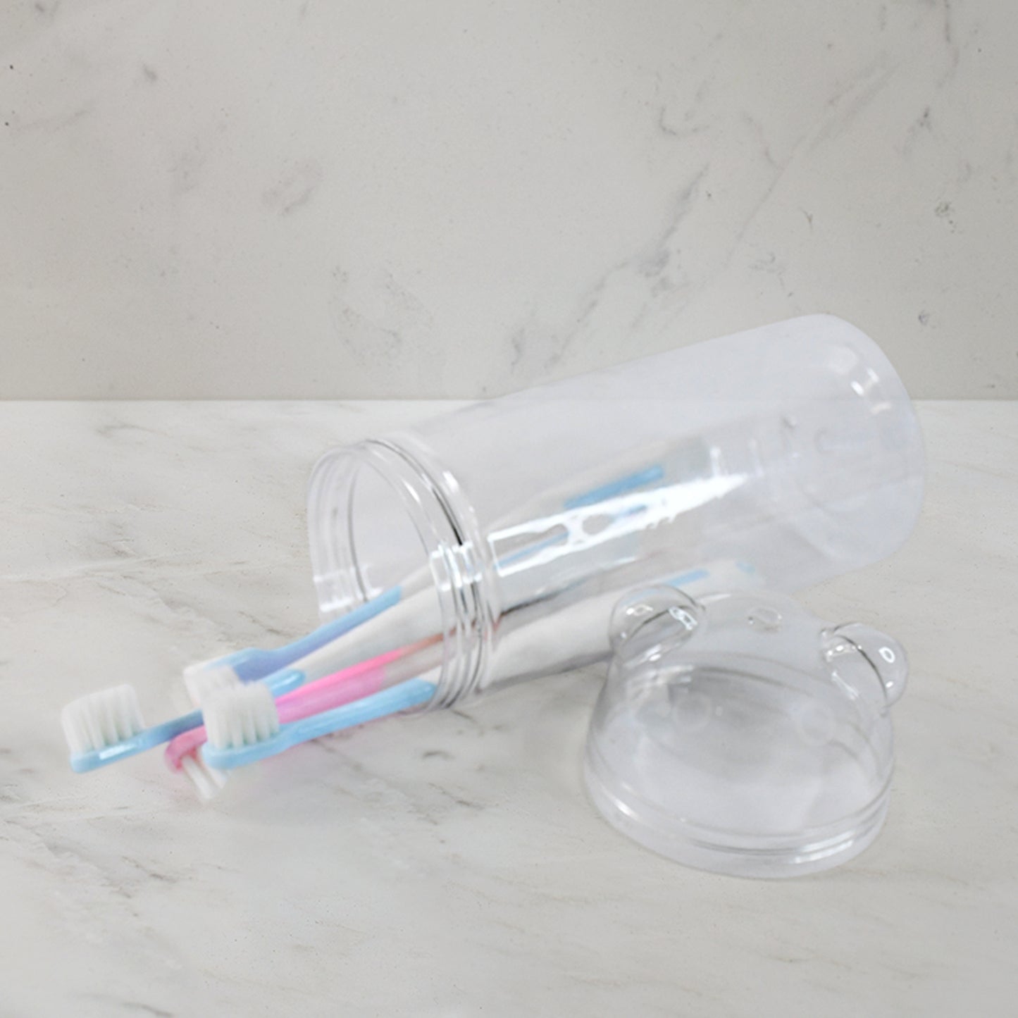 Travel-friendly Toothbrush Holder With 4 Soft Bristle Toothbrushes