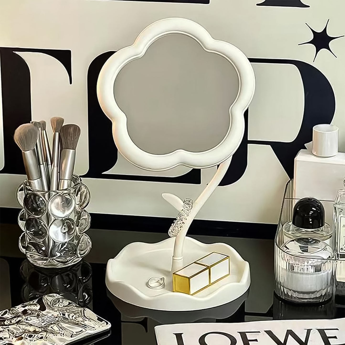 Flower-shaped Makeup Mirror