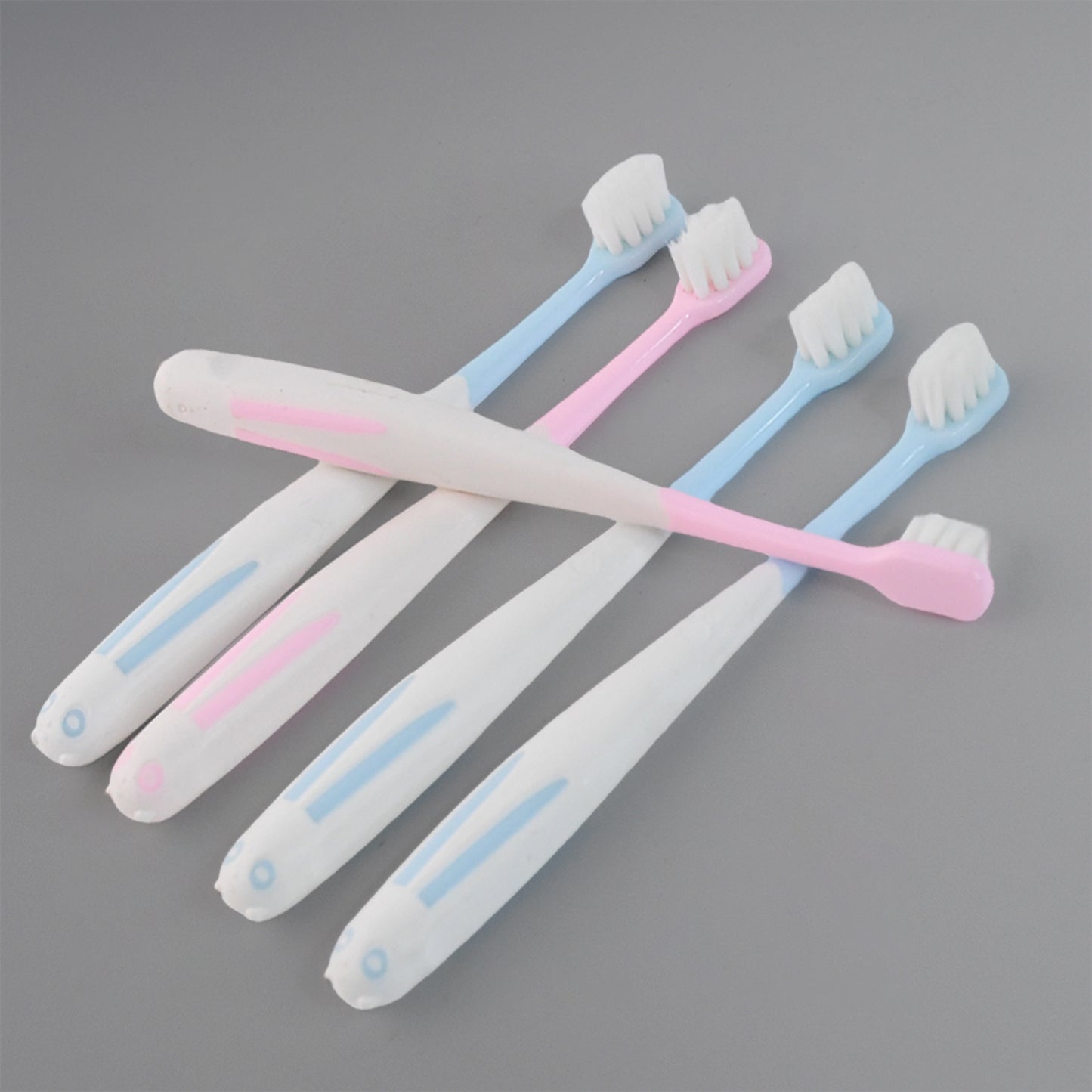 Travel-friendly Toothbrush Holder With 4 Soft Bristle Toothbrushes