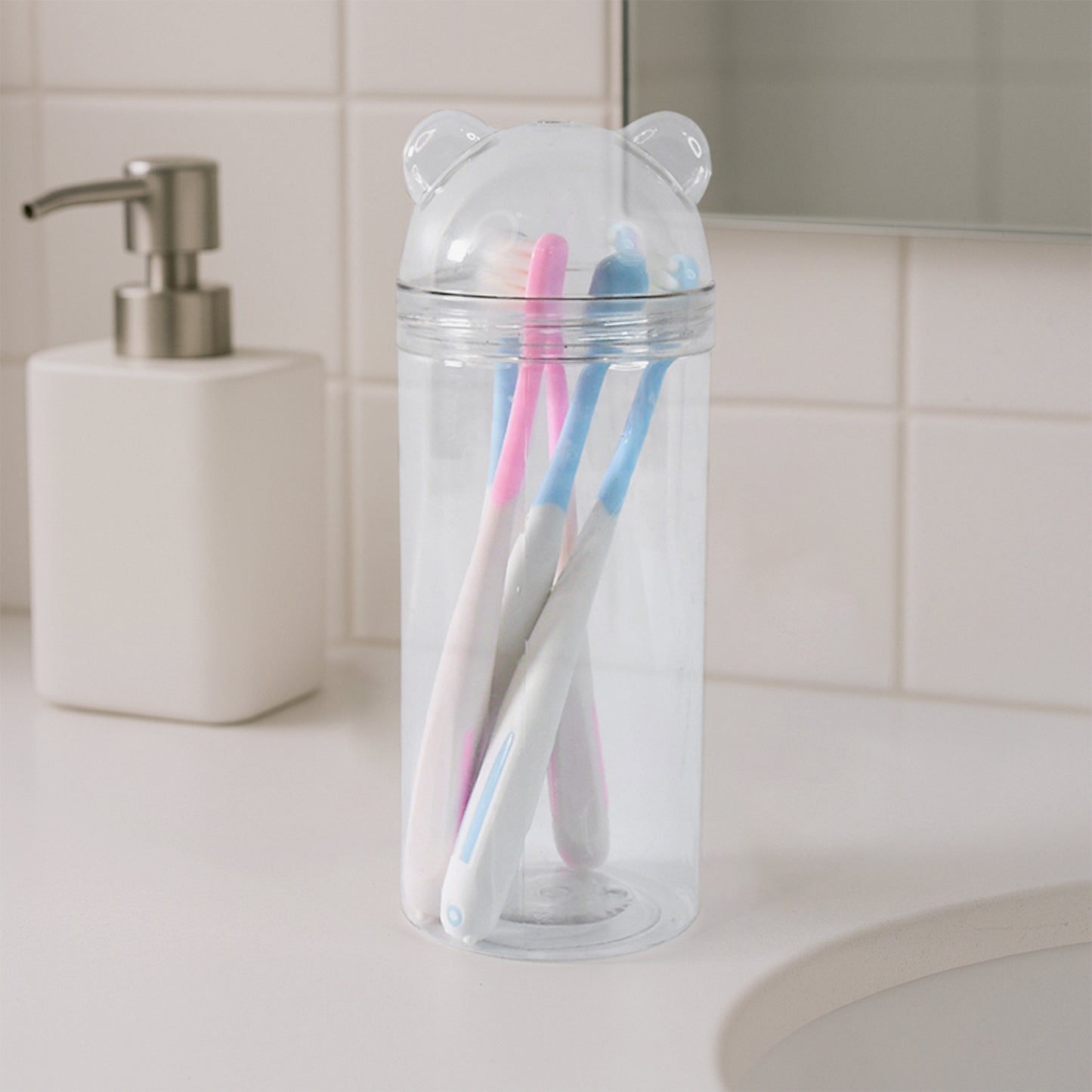 Travel-friendly Toothbrush Holder With 4 Soft Bristle Toothbrushes